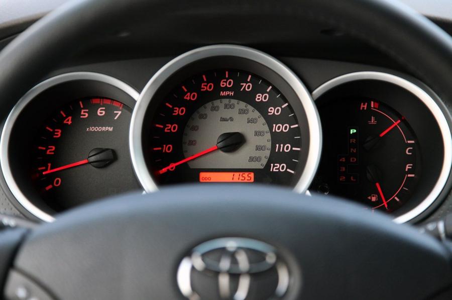  Toyota Tacoma 4x2 PreRunner 2010 года  (фото 16 из 46)